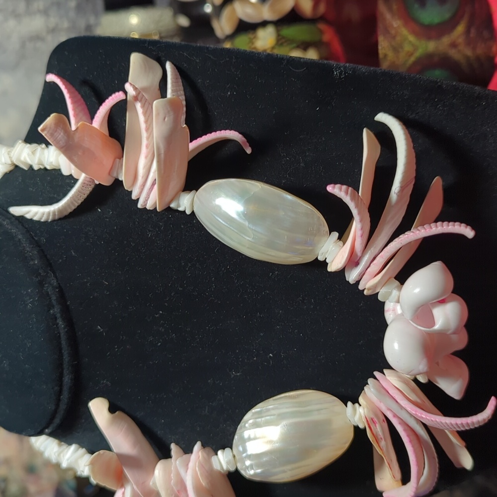 Shell Necklace - Picture 2 of 4
